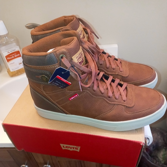 Signature by Levi Strauss Other - Brand New Levi hightops size 12